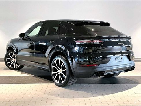 Used 2023 Porsche Cayenne Platinum Edition image 3