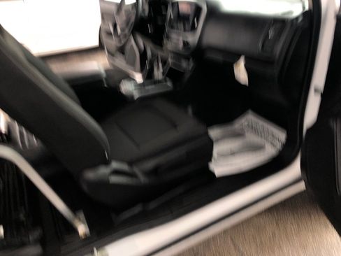 Used 2022 Chevrolet Colorado LT w/ Fleet Safety Package image 10