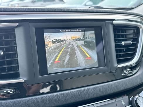 Used 2021 Chrysler Voyager Lxi image 14