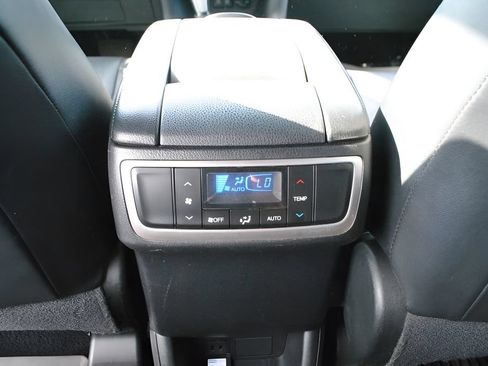 Used 2017 Toyota Highlander Limited AWD/4WD image 10