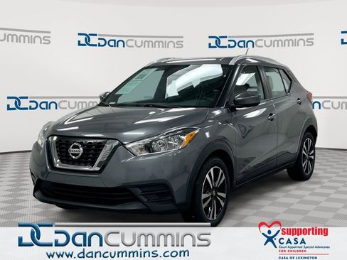 Used 2019 Nissan Kicks SV FWD image 1
