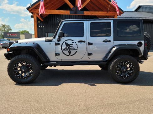 Used 2013 Jeep Wrangler Unlimited Sahara w/ Connectivity Group AWD/4WD image 20