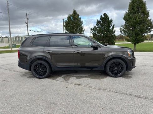 Used 2022 Kia Telluride EX w/ EX Premium Package image 8