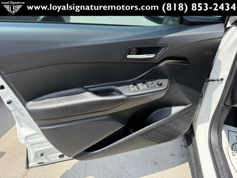 Used 2018 Toyota C-HR XLE FWD image 16