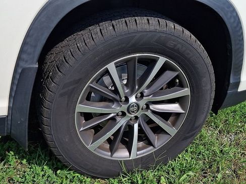 Used 2019 Toyota Highlander XLE AWD/4WD image 10