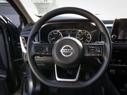 Used 2021 Nissan Rogue SV image 14