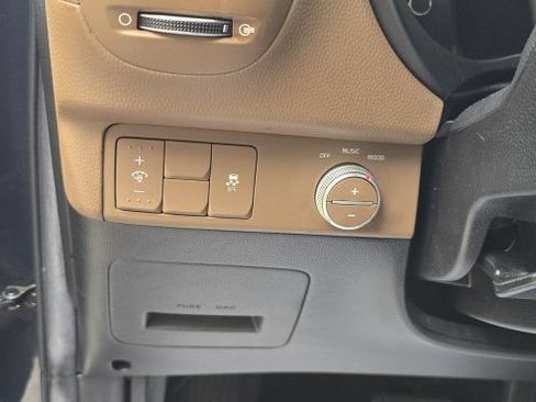 Used 2016 Kia Soul + w/ Audio Package FWD image 19