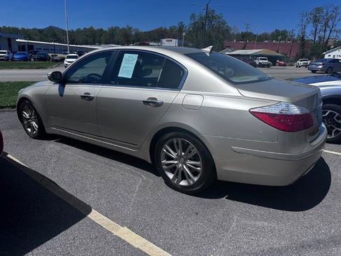 Used 2010 Hyundai Genesis 4.6 image 1