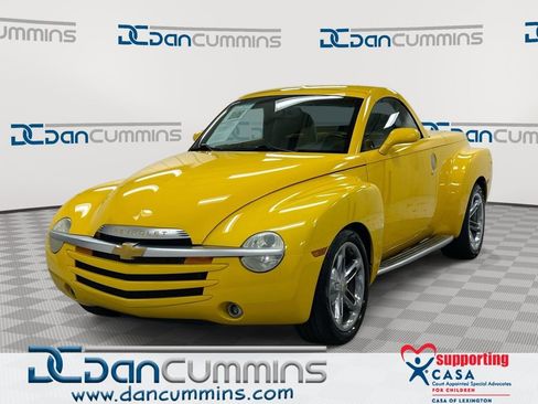 Used 2004 Chevrolet SSR w/ Preferred Equipment Group image 1