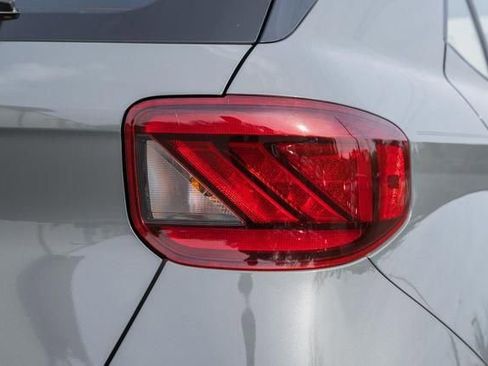 Used 2021 Hyundai Venue SEL w/ Premium Package image 6