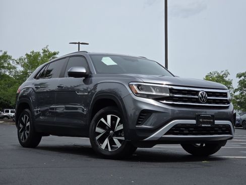 Used 2022 Volkswagen Atlas Cross Sport SE AWD/4WD image 2