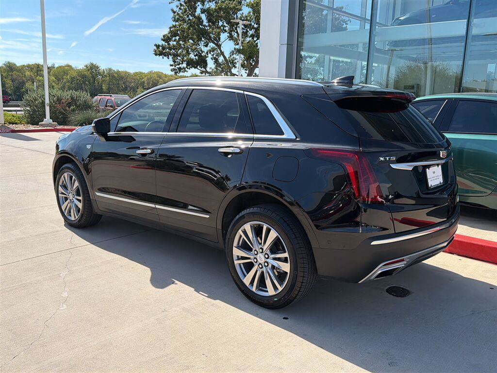 Used 2024 Cadillac XT5 Premium Luxury w/ Technology Package FWD image 3