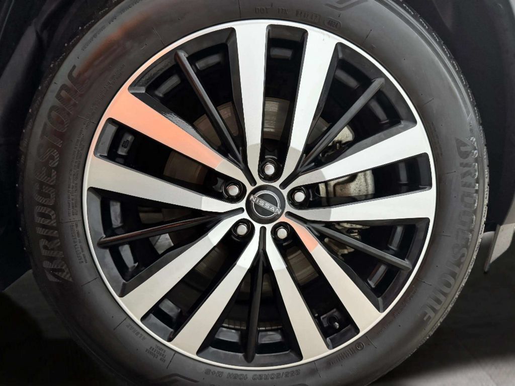 Used 2025 Nissan Pathfinder Platinum AWD/4WD image 33