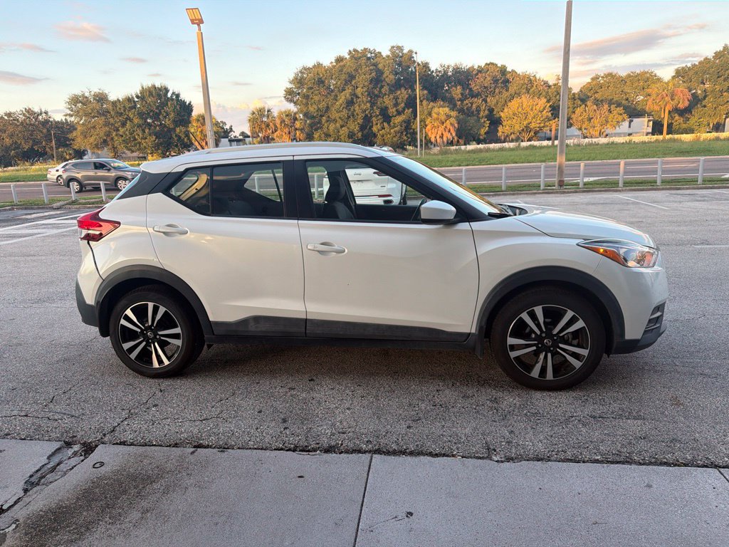 Used 2018 Nissan Kicks SV FWD image 1