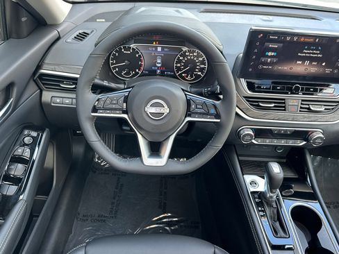 New 2025 Nissan Altima 2.5 SL image 17