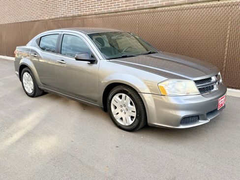 Used 2012 Dodge Avenger SE image 2