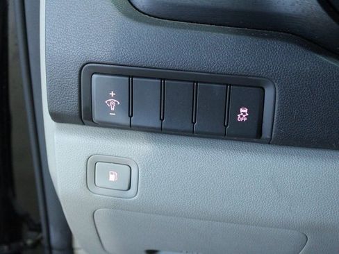 Used 2018 Kia Sedona L image 13