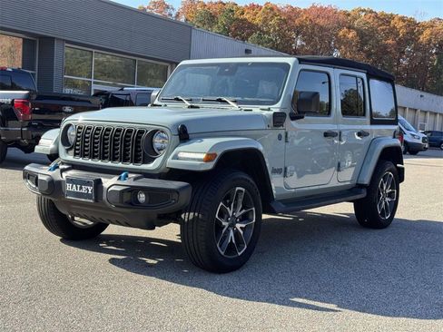 Used 2024 Jeep Wrangler Unlimited image 24