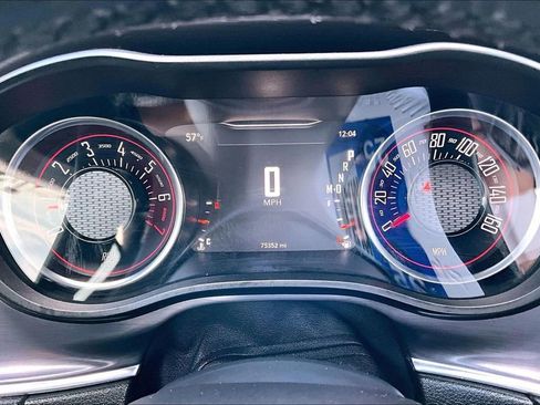 Certified 2016 Dodge Challenger SXT image 8