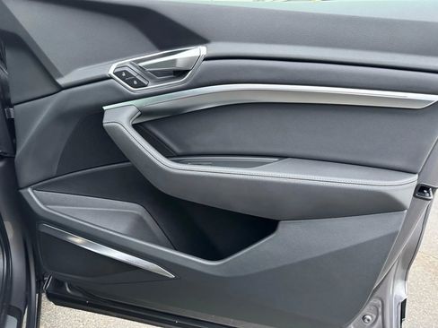 Used 2021 Audi e-tron Premium Plus w/ Premium Plus Package image 43