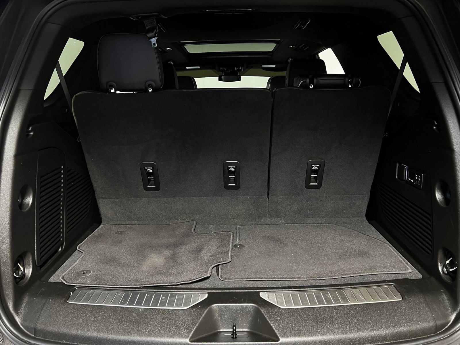 Used 2023 Chevrolet Tahoe Premier AWD/4WD image 32