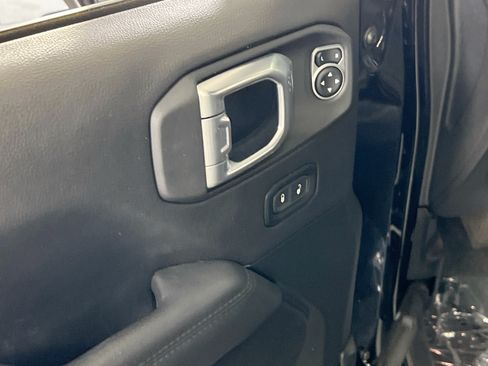 Used 2023 Jeep Wrangler Unlimited Sahara AWD/4WD image 18