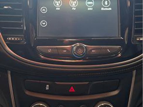 Used 2019 Chevrolet Trax LT w/ LT Convenience Package image 19