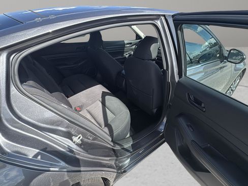 Used 2024 Nissan Altima 2.5 SV image 15