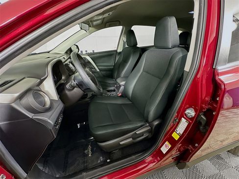 Used 2018 Toyota RAV4 LE image 23