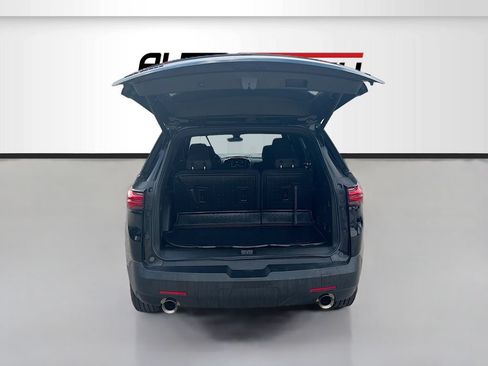 Used 2023 Chevrolet Traverse LT FWD image 25