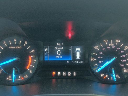 Used 2018 Ford Explorer XLT image 23