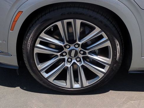 Used 2026 Cadillac Vistiq Platinum w/ LPO, Floor Liner Package AWD/4WD image 32