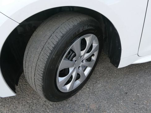 Used 2023 Toyota Corolla LE image 28