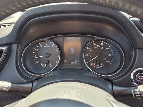 Used 2018 Nissan Rogue SV AWD/4WD image 20