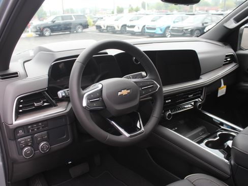 New 2026 Chevrolet Suburban Premier AWD/4WD image 11