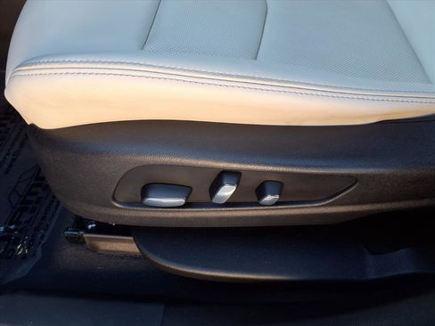 Used 2022 Cadillac XT6 Sport w/ Technology Package image 21