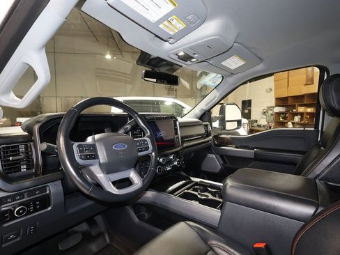 Used 2024 Ford F350 Lariat image 9