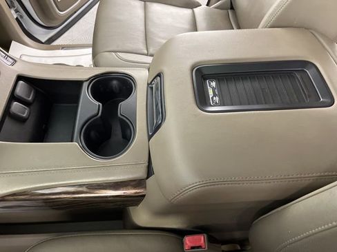 Used 2016 GMC Yukon SLT w/ Premium Edition image 28