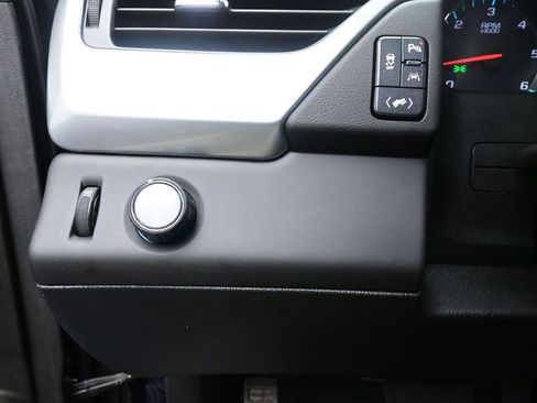 Used 2020 Chevrolet Suburban LT image 16