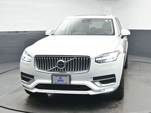 Used 2023 Volvo XC90 B5 Plus image 3
