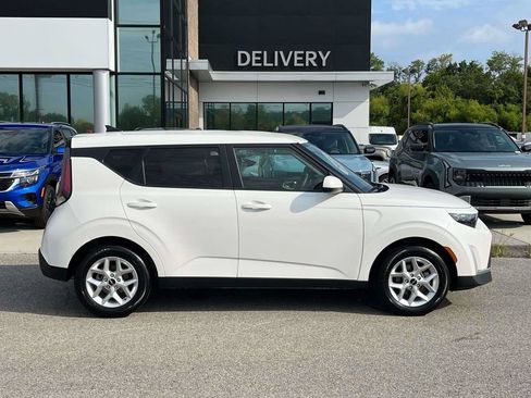 Used 2025 Kia Soul LX w/ LX Technology Package FWD image 25
