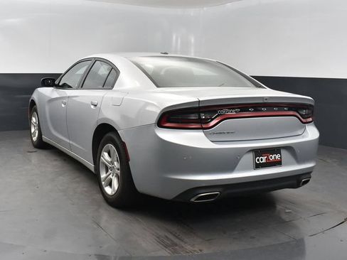 Used 2022 Dodge Charger SXT RWD image 3