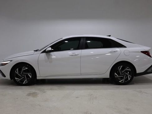 Used 2024 Hyundai Elantra Limited FWD image 4