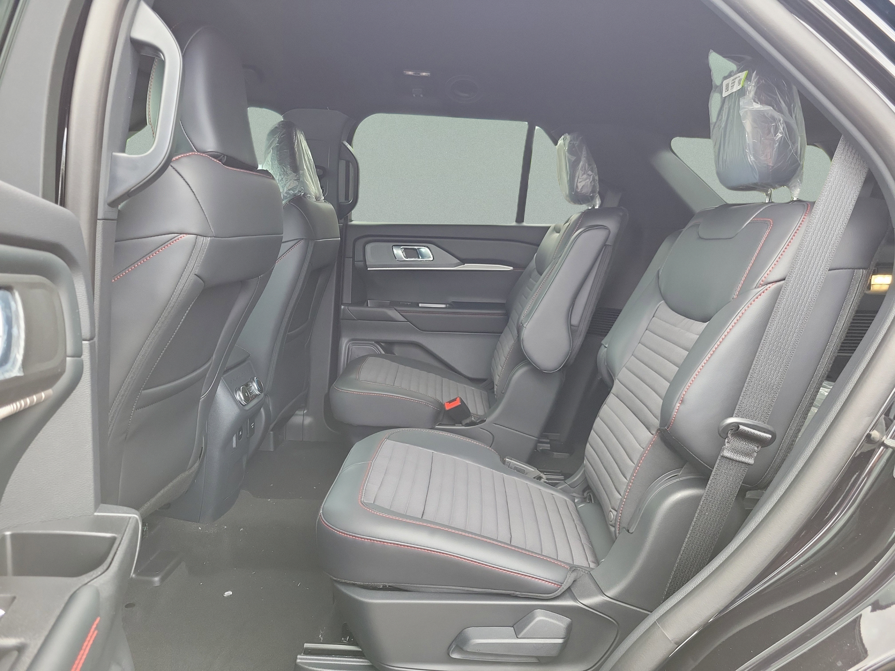 New 2026 Ford Explorer ST-Line w/ ST-Line Street Pack RWD image 9