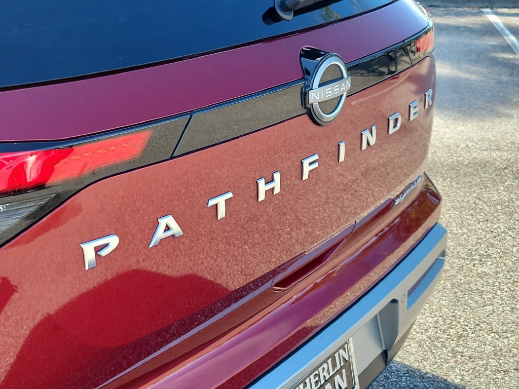 Certified 2024 Nissan Pathfinder Platinum w/ Cargo Package FWD image 6