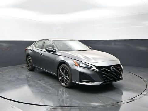 Certified 2023 Nissan Altima 2.5 SR AWD/4WD image 1