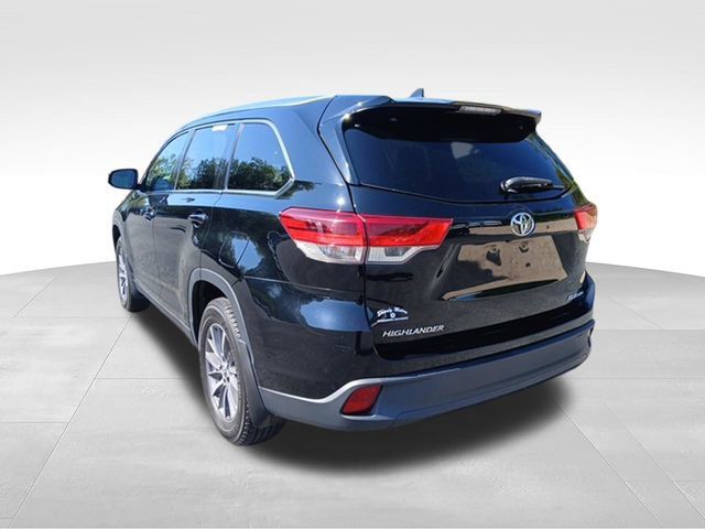 Used 2019 Toyota Highlander XLE AWD/4WD image 4
