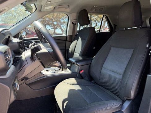 Used 2023 Ford Explorer XLT image 7