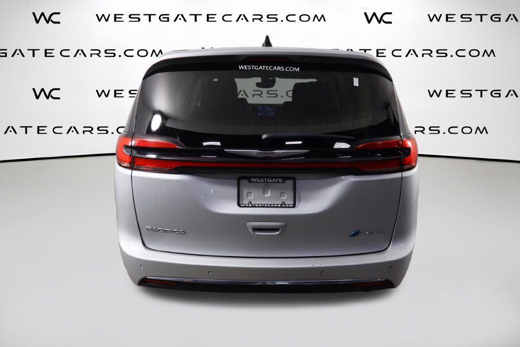 Used 2024 Chrysler Pacifica Limited FWD image 4
