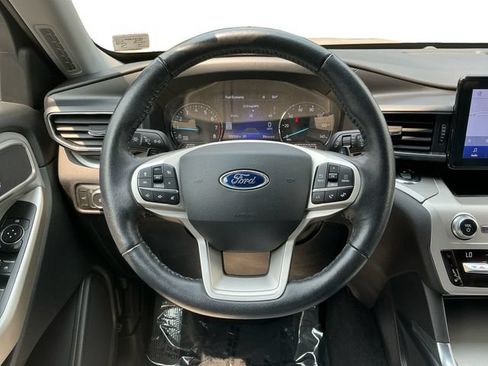 Used 2021 Ford Explorer XLT w/ Equipment Group 202A AWD/4WD image 13